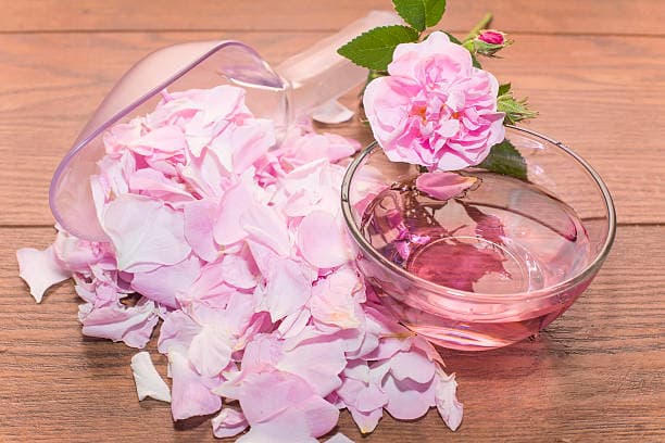 تصویر 1 از گلاب کاشان خالص طعم ملایم و غلظت مطلوب